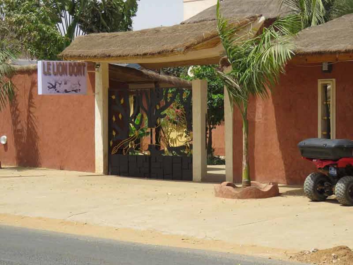Le Lion Dort Hotel Somone Exterior photo