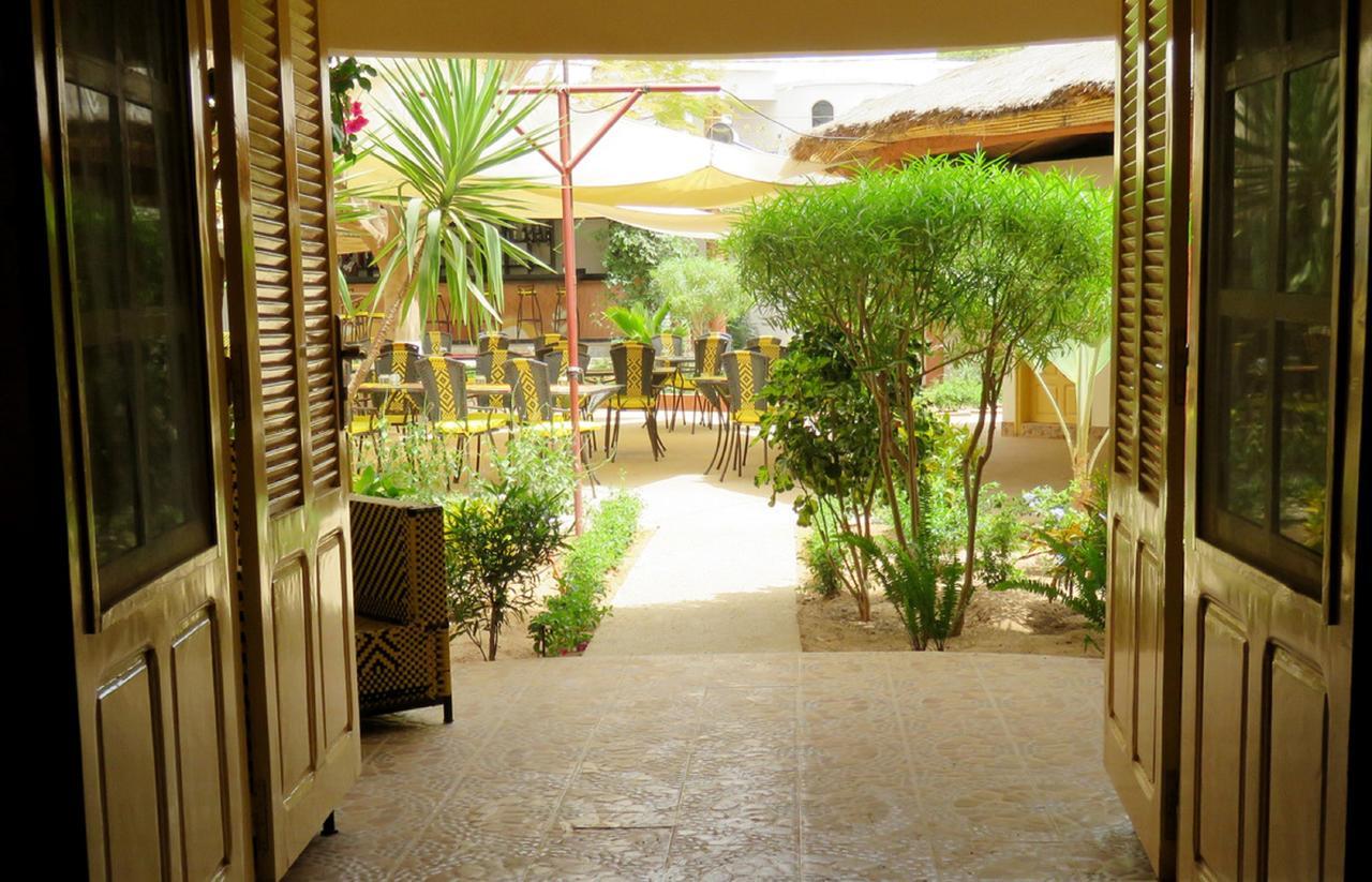 Le Lion Dort Hotel Somone Exterior photo